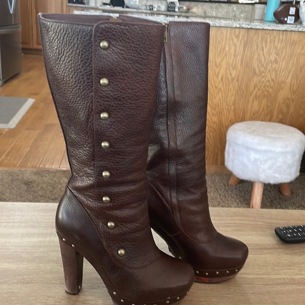 Beautiful brown leather UGG boots